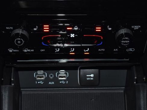 New 2025 Jeep Grand Cherokee Altitude image 17