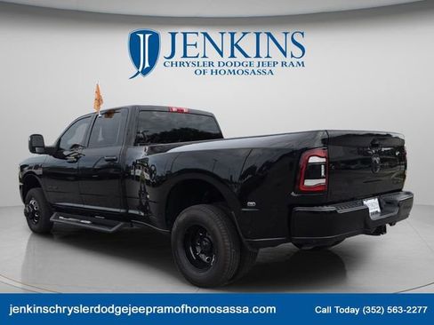 Used 2024 RAM 3500 Big Horn w/ Night Edition AWD/4WD image 6