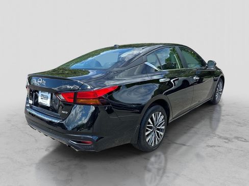 Used 2023 Nissan Altima 2.5 SV w/ SV Premium Package AWD/4WD image 5
