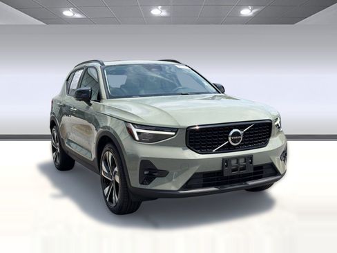 Certified 2023 Volvo XC40 B5 Ultimate w/ Protection Package Premier AWD/4WD image 7