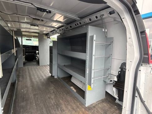 Used 2018 Chevrolet Express 3500 Extended w/ Driver Convenience Package RWD image 18