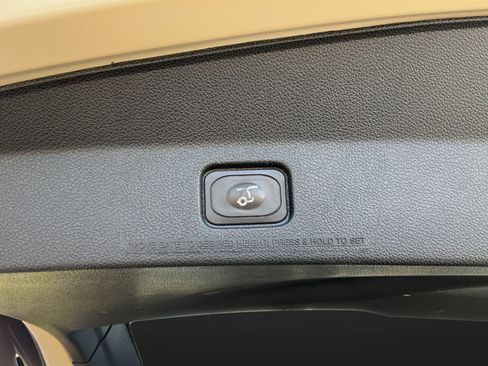 Used 2018 Ford Explorer XLT w/ Equipment Group 201A AWD/4WD image 28