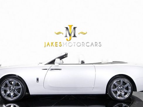 Used 2017 Rolls-Royce Dawn image 5