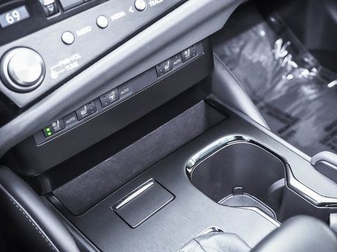 Certified 2025 Lexus ES 300h w/ Premium Package image 17