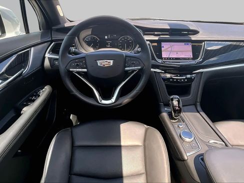 Used 2025 Cadillac XT6 Premium Luxury FWD image 6