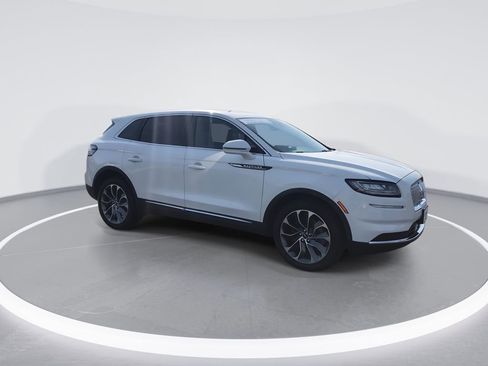 Used 2023 Lincoln Nautilus Reserve AWD/4WD image 2