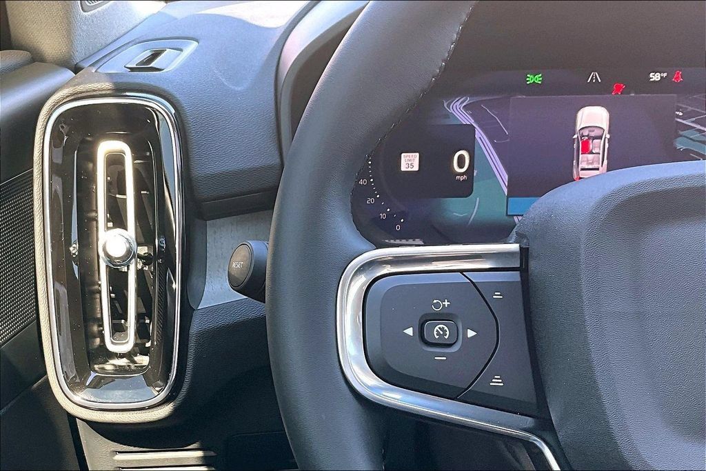 Used 2026 Volvo XC40 B4 Core FWD image 24