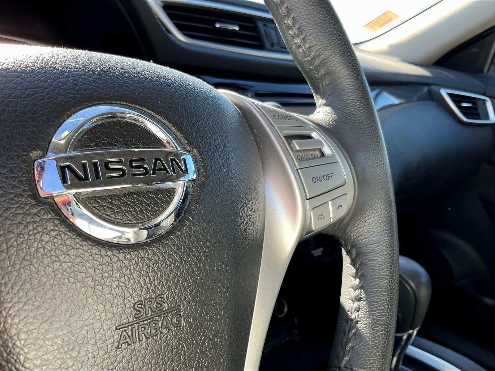 Used 2015 Nissan Rogue SL w/ SL Premium Package AWD/4WD image 3