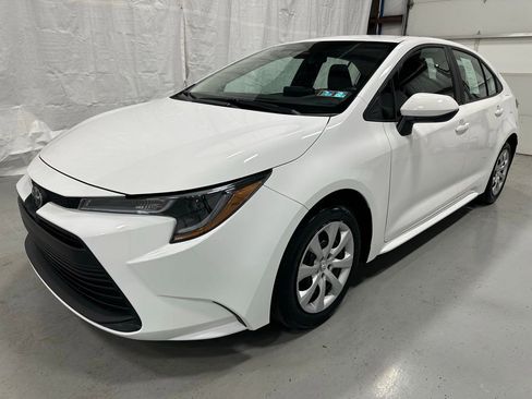 Used 2025 Toyota Corolla LE image 3
