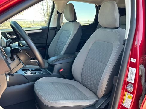 Used 2022 Ford Escape SE w/ SE Sport Appearance Package image 16