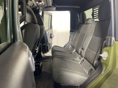 Used 2023 Jeep Gladiator Sport AWD/4WD image 16