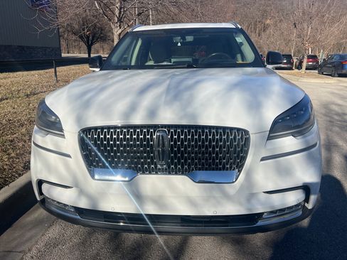 Used 2020 Lincoln Aviator Reserve w/ Equipment Group 201A image 2
