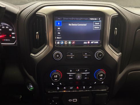 Used 2019 Chevrolet Silverado 1500 LT Trail Boss AWD/4WD image 15