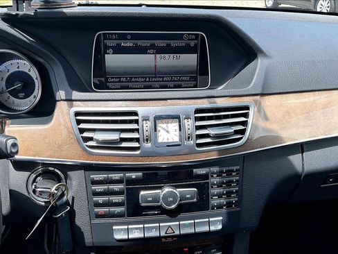 Used 2014 Mercedes-Benz E 350 4MATIC Sedan image 15