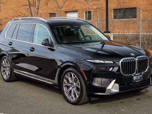 Used 2023 BMW X7 xDrive40i w/ Premium Package image 9