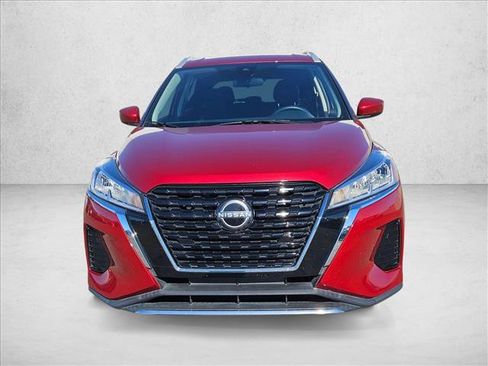 Used 2022 Nissan Kicks SV image 2