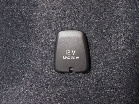 Certified 2026 Volvo XC40 B5 Plus AWD/4WD image 27