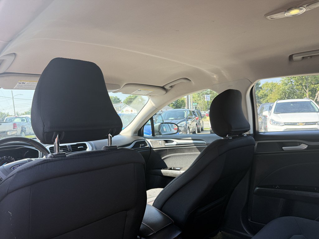 Used 2016 Ford Fusion SE FWD image 15