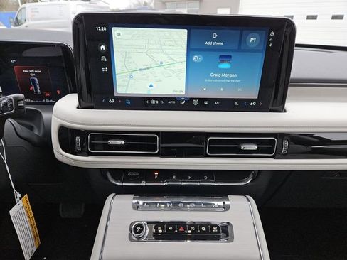 New 2026 Lincoln Aviator Reserve w/ Luxury Package image 10