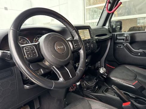 Used 2017 Jeep Wrangler Unlimited Rubicon image 2