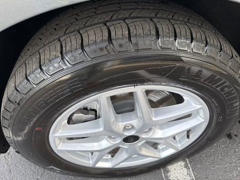 Certified 2024 Ford Edge SEL w/ Convenience Package image 8