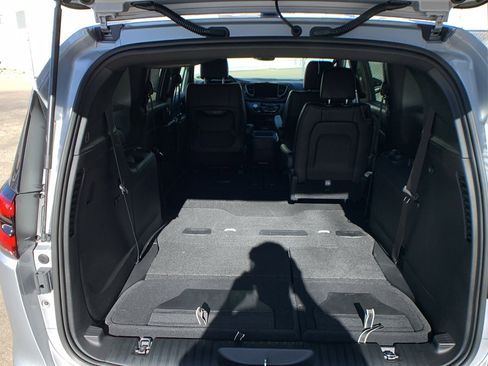 New 2026 Chrysler Pacifica Select AWD/4WD image 29