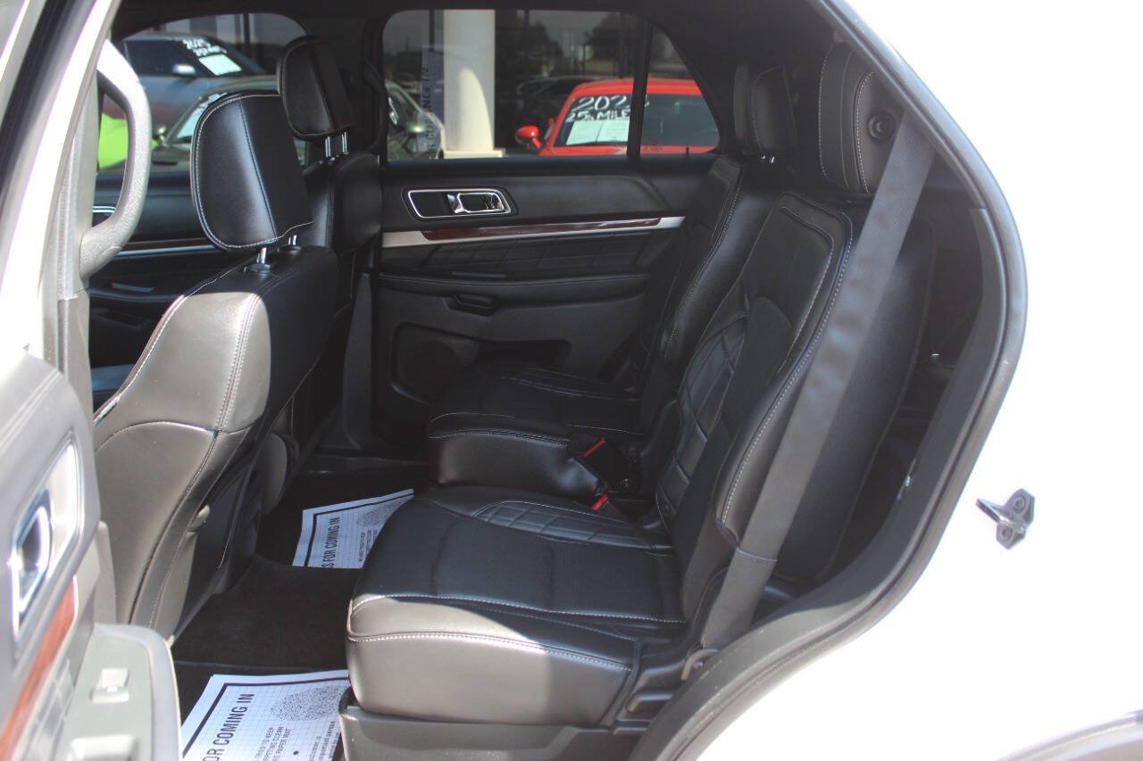 Used 2018 Ford Explorer Platinum AWD/4WD image 19