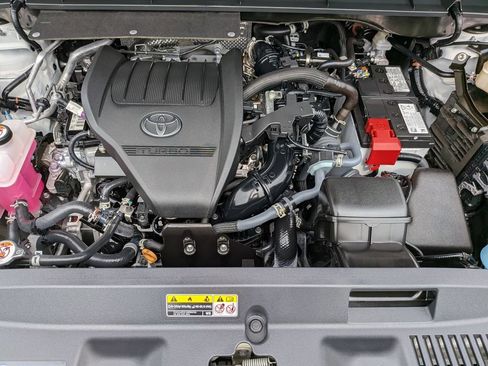 Used 2023 Toyota Highlander LE FWD image 36