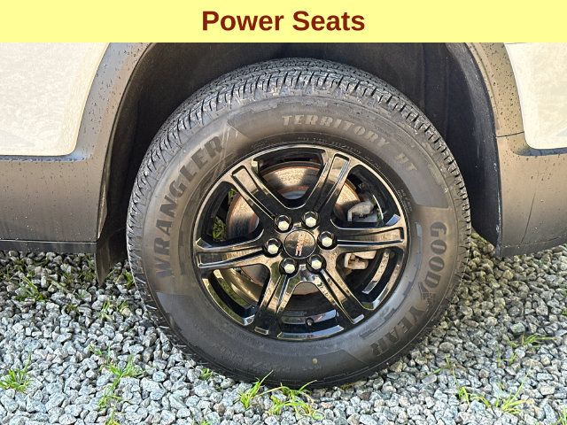 Certified 2022 GMC Acadia AT4 AWD/4WD image 11