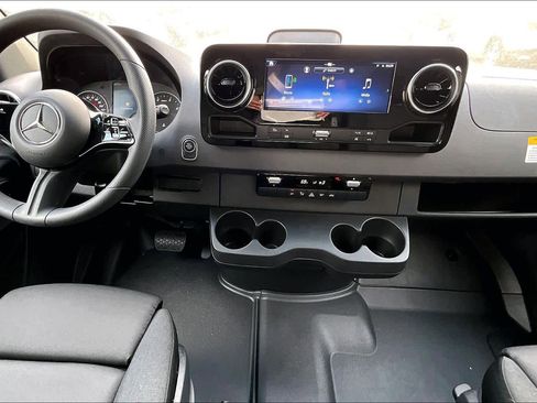 New 2025 Mercedes-Benz Sprinter 2500 image 8