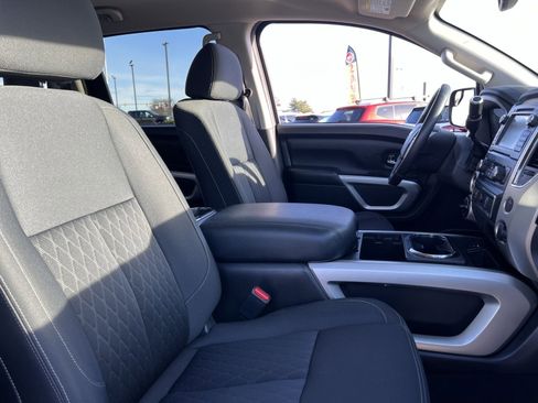 Used 2019 Nissan Titan SV w/ SV Convenience Package image 26