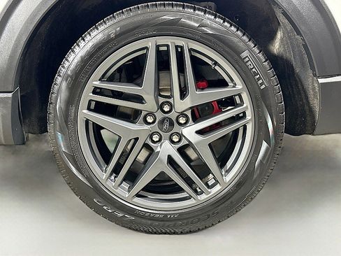 Used 2025 Ford Explorer ST-Line w/ ST-Line Street Pack image 31
