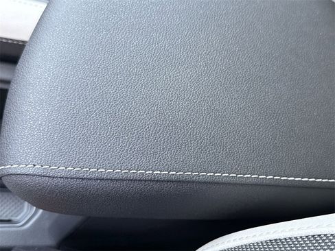 New 2025 Volkswagen Taos SE image 39