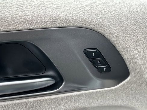 Certified 2023 Chrysler Pacifica Touring-L FWD image 21