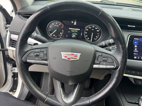 Used 2022 Cadillac XT4 Luxury w/ Cold Weather Package image 16