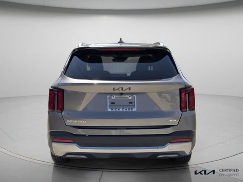 Certified 2025 Kia Sorento EX AWD/4WD image 6