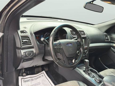 Used 2017 Ford Explorer XLT w/ Equipment Group 202A AWD/4WD image 17