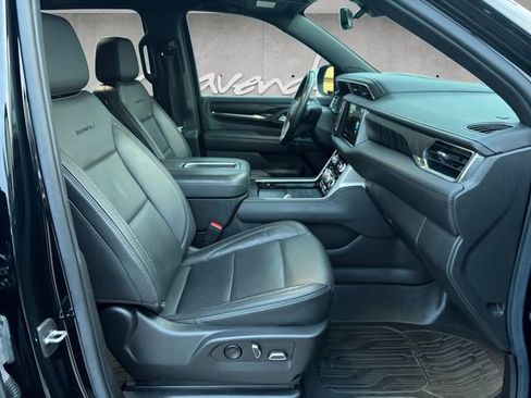 Used 2022 GMC Yukon XL Denali w/ Advanced Technology Package image 24