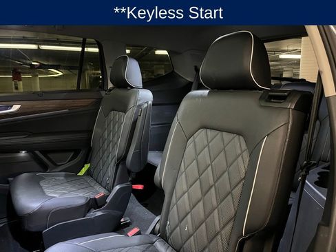 Used 2025 Volkswagen Atlas SEL Premium R-Line image 22