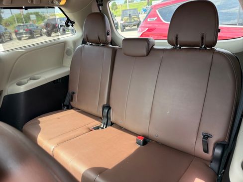Used 2020 Toyota Sienna Limited Premium AWD/4WD image 22