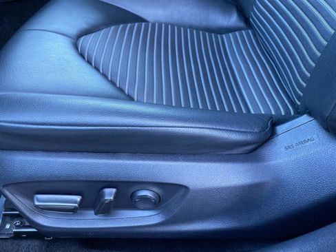 Used 2023 Toyota Camry SE image 19