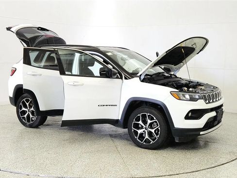 Used 2025 Jeep Compass Limited AWD/4WD image 9
