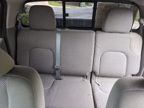 Used 2015 Nissan Frontier SV w/ SV Value Truck Package AWD/4WD image 33
