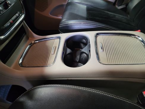 Used 2018 Dodge Grand Caravan SXT FWD image 26