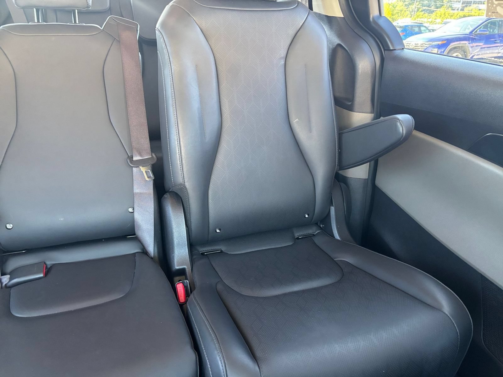 Used 2026 Kia Carnival FWD image 39