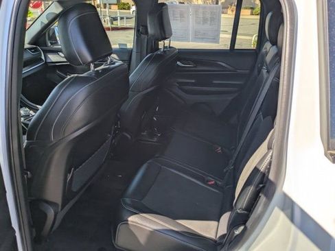 Used 2024 Jeep Grand Cherokee Altitude image 14