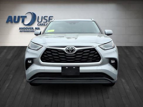 Used 2022 Toyota Highlander XLE image 2