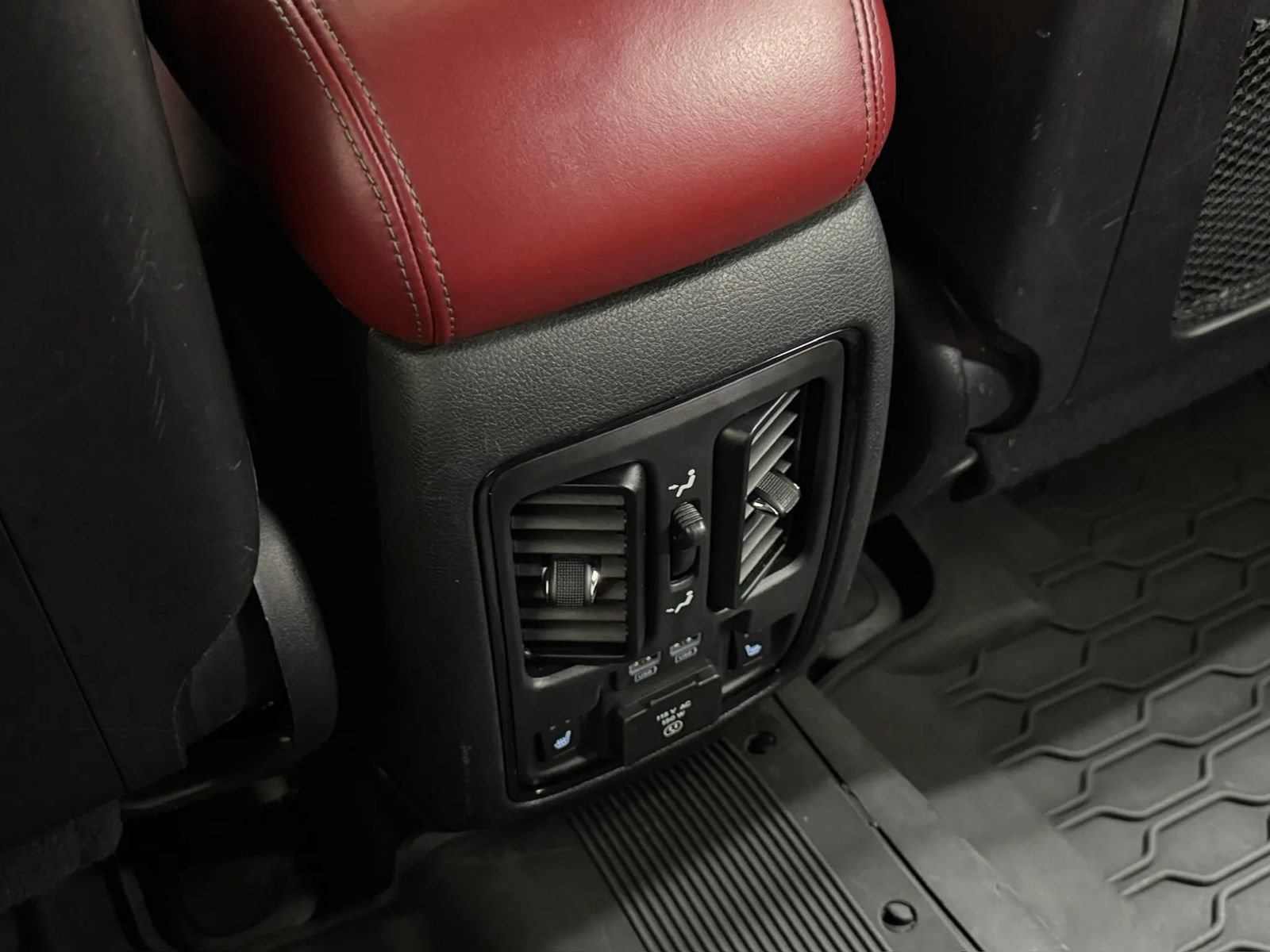 Used 2022 Dodge Durango R/T w/ Tow 'N Go Package AWD/4WD image 28