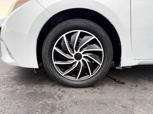 Used 2015 Toyota Corolla LE FWD image 41