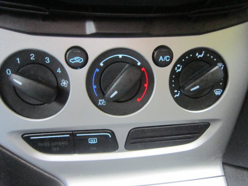 Used 2013 Ford Focus SE FWD image 16